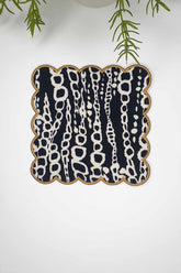 Geometrik Zincir Desenli Siyah Beyaz Nakış Kenar Kokteyl Peçetesi 1 Adet