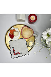 Dekoratif Kalpli Köşe Tasarımlı Siyah Kırmızı Nakışlı Kokteyl Peçetesi 1 Adet