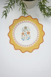 Folk Stili Sarı Kenar Çiçek Tasarımlı Nakış Kenar Kumaş Kokteyl Peçetesi 1 Adet