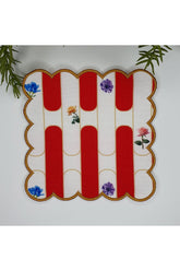 Geometrik Kızmırı Şerit Desenli Etrafı Nakışlı Kumaş Kokteyl Peçetesi 1 Adet