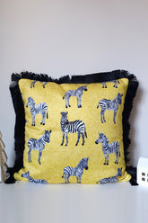 Zebra Tasarımlı Saçaklı Kadife Kırlent Kılıfı - 43x43cm