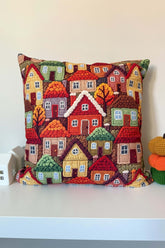 Şirin Sonbahar Evleri Desenli Kırlent Kılıfı 3D Punch Nakış Efekt Dijital Baskılı 43x43cm