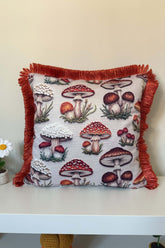 Sonbahar Mantarları Desenli Saçaklı Kırlent Kılıfı 3D Punch Nakış Efekt Dijital Baskılı 43x43cm