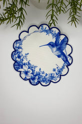 Çiçek Şeklinde Arı Kuşu ve Çiçekler Tasarımlı Nakış Kenar Kokteyl Peçetesi 1 Adet