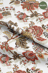 Geleneksel Detaylı Çiçekler ve Dallar Tasarımlı Dijital Baskılı Kumaş