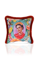 Meksikalı Kadın Portreli Topikal Çiçek Desen Dijital Baskılı Kadife Kırlent Kılıfı Kırmızı Saçaklı