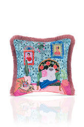 Sulu Boya Beyaz Kedicik Desenli Dijital Baskılı Kadife Kırlent Kılıfı Saçaklı