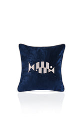 Deri Aplike Balık Tasarımlı Lacivert Kadife Kırlent Kılıfı 43x43cm