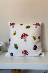 Mantar Desenli Kırlent Kılıfı 3D Punch Nakış Efekt Dijital Baskılı 43x43cm