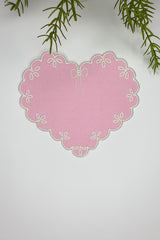 Kalp Form Pembe Kumaş Beyaz Nakışlı Kumaş Kokteyl Peçetesi 1 Adet