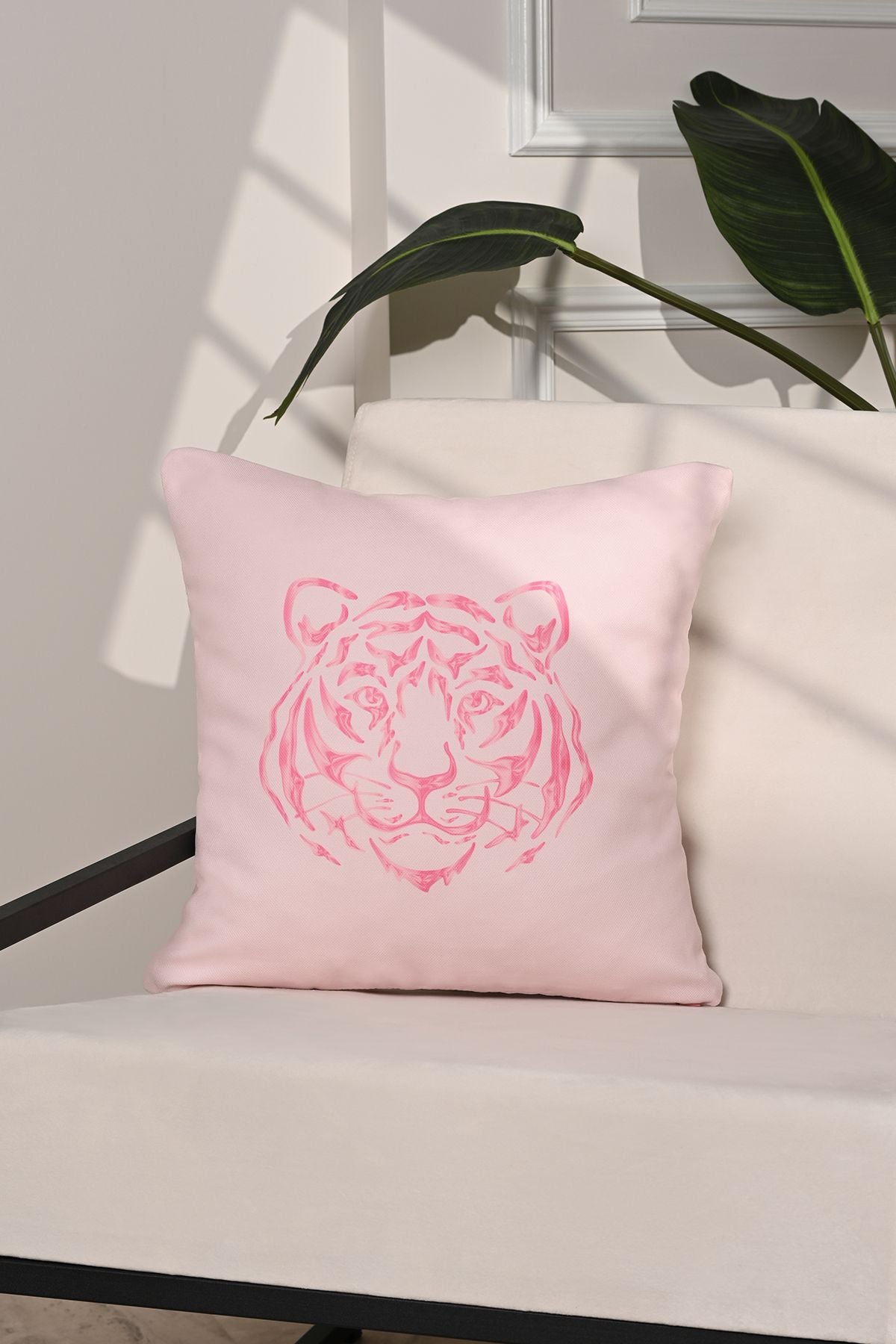 Pink Roar Soyut Kaplan Baş Desenli Kırlent Kılıfı – 43x43cm
