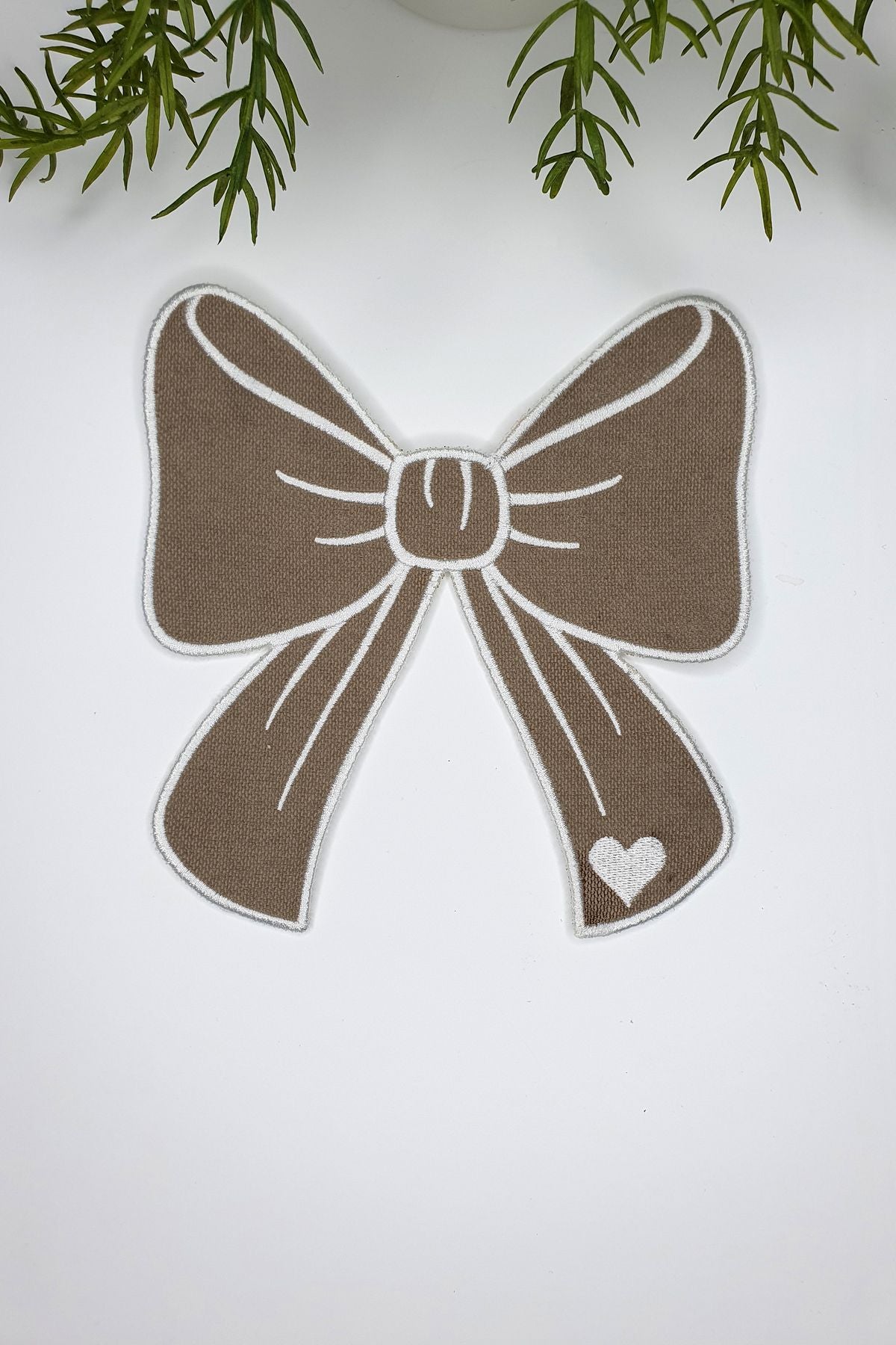 Kurdele Şeklinde Vizon Kumaş Beyaz Nakışlı Kokteyl Peçetesi 1 Adet