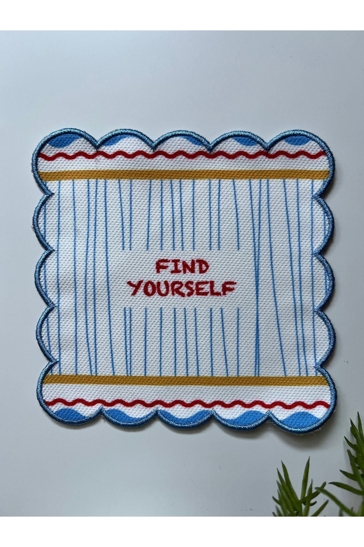 Find Yourself Çizgi Desenli  Dijital Baskılı, Kenarı Turkuaz Nakışlı Dekoratif Kokteyl Peçeteleri