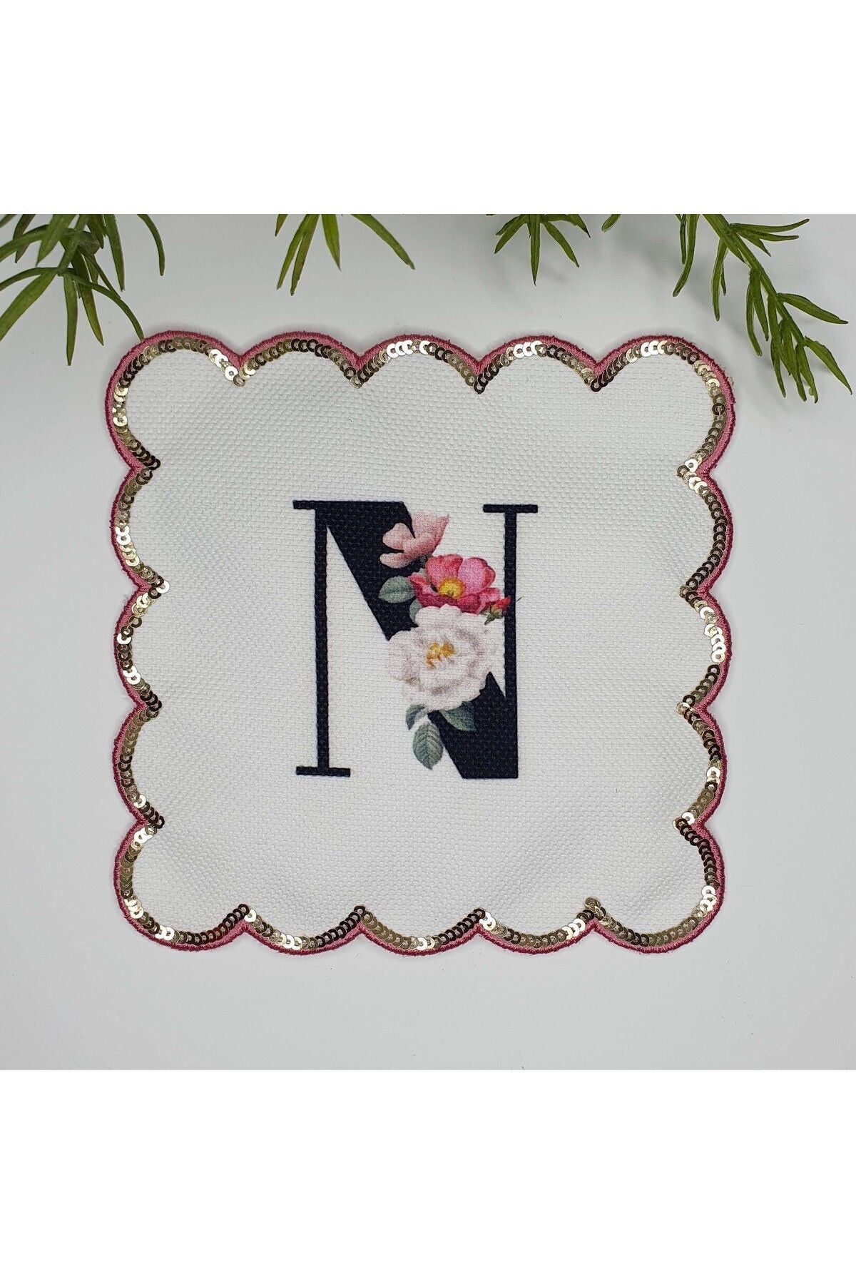 N Harfi Baskılı Kişiye Özel Pul İşlemeli Monogramlı Nakış Kenar Pullu Kokteyl Peçetesi 1 Adet
