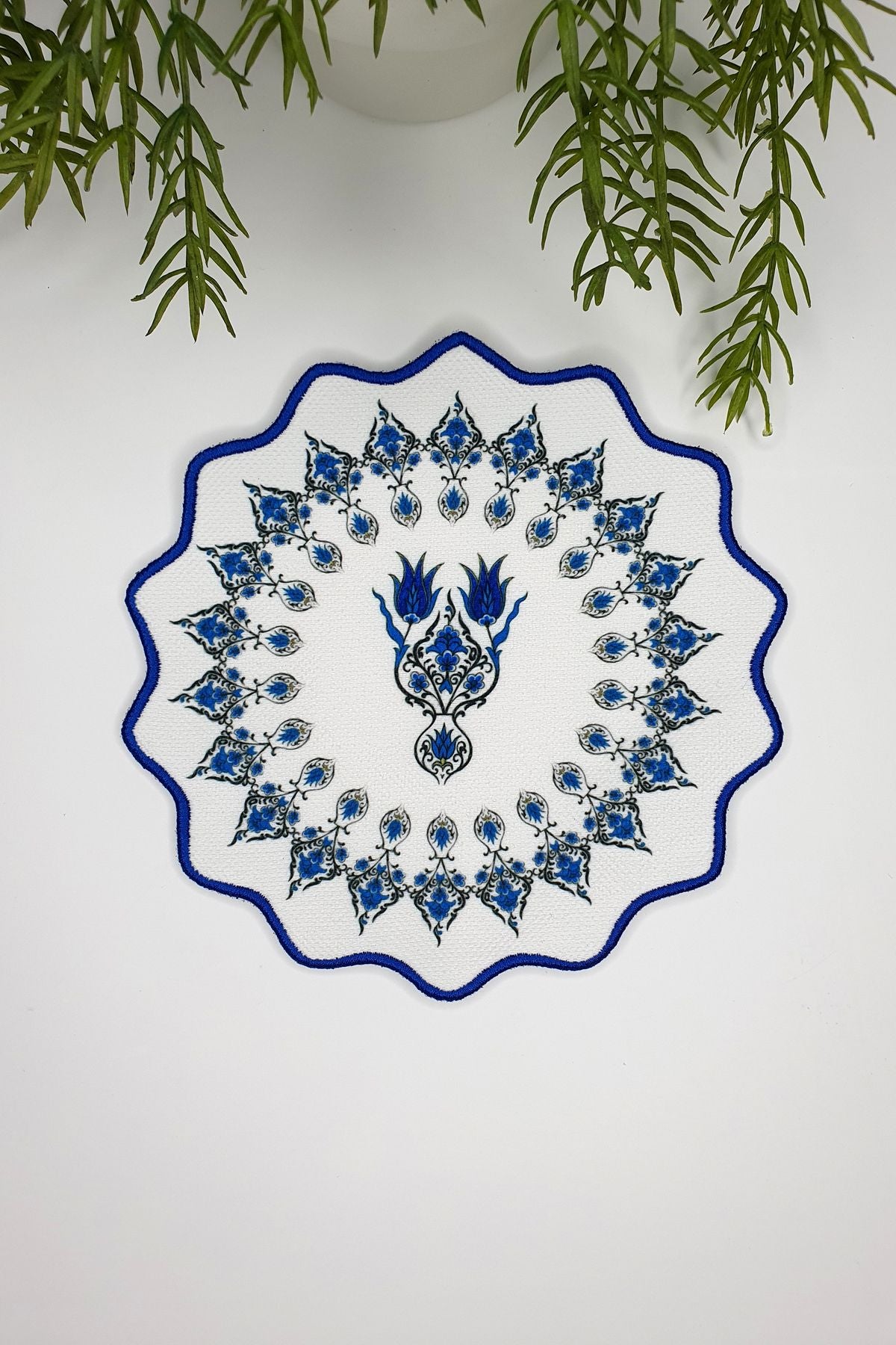 Mavi Çini Lale Desenli Nakış Kenar Kumaş Kokteyl Peçetesi 1 Adet