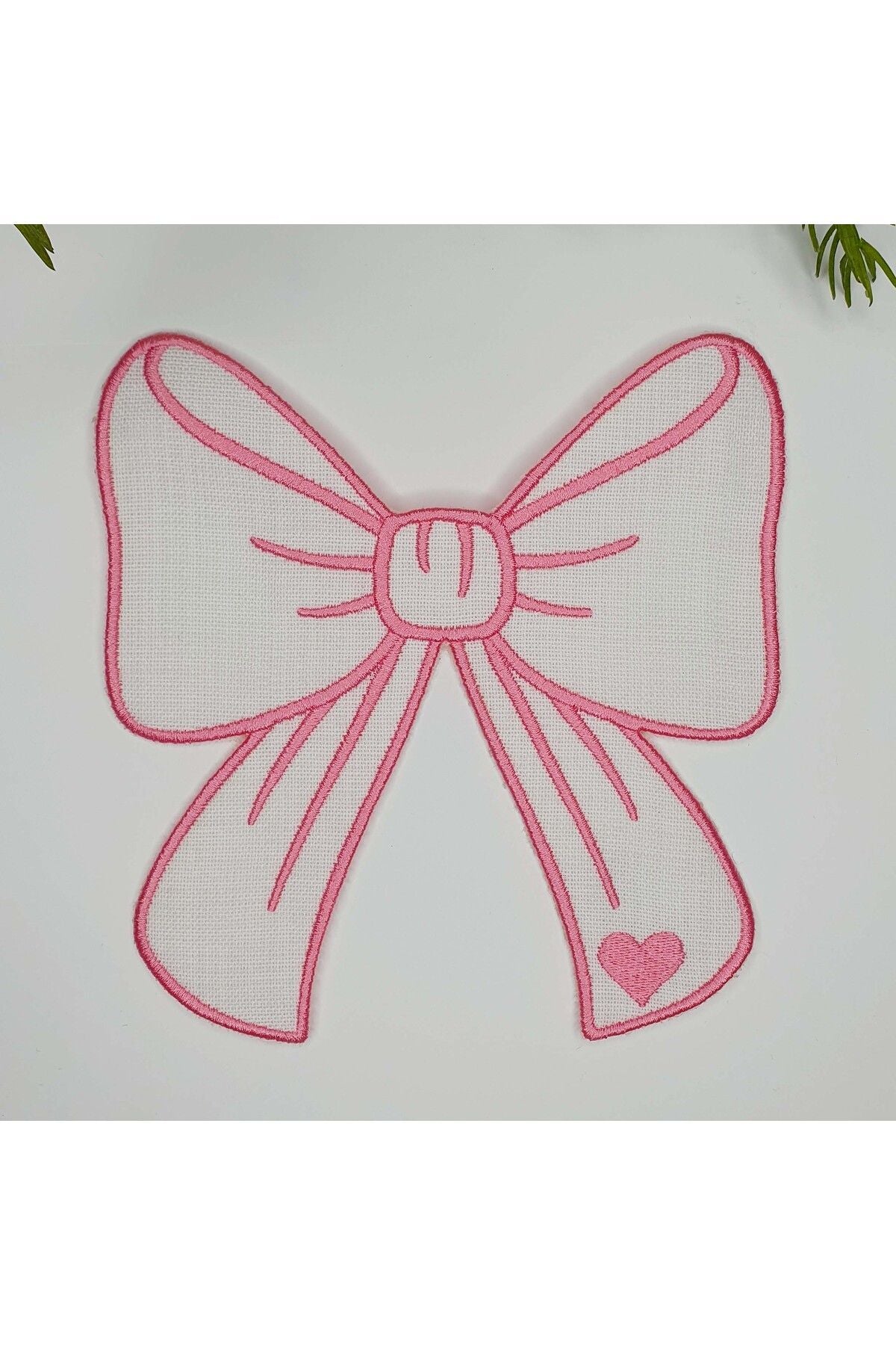 Pembe Kurdele Şeklinde Kalp Desenli Nakışlı Kokteyl Peçetesi 1 Adet