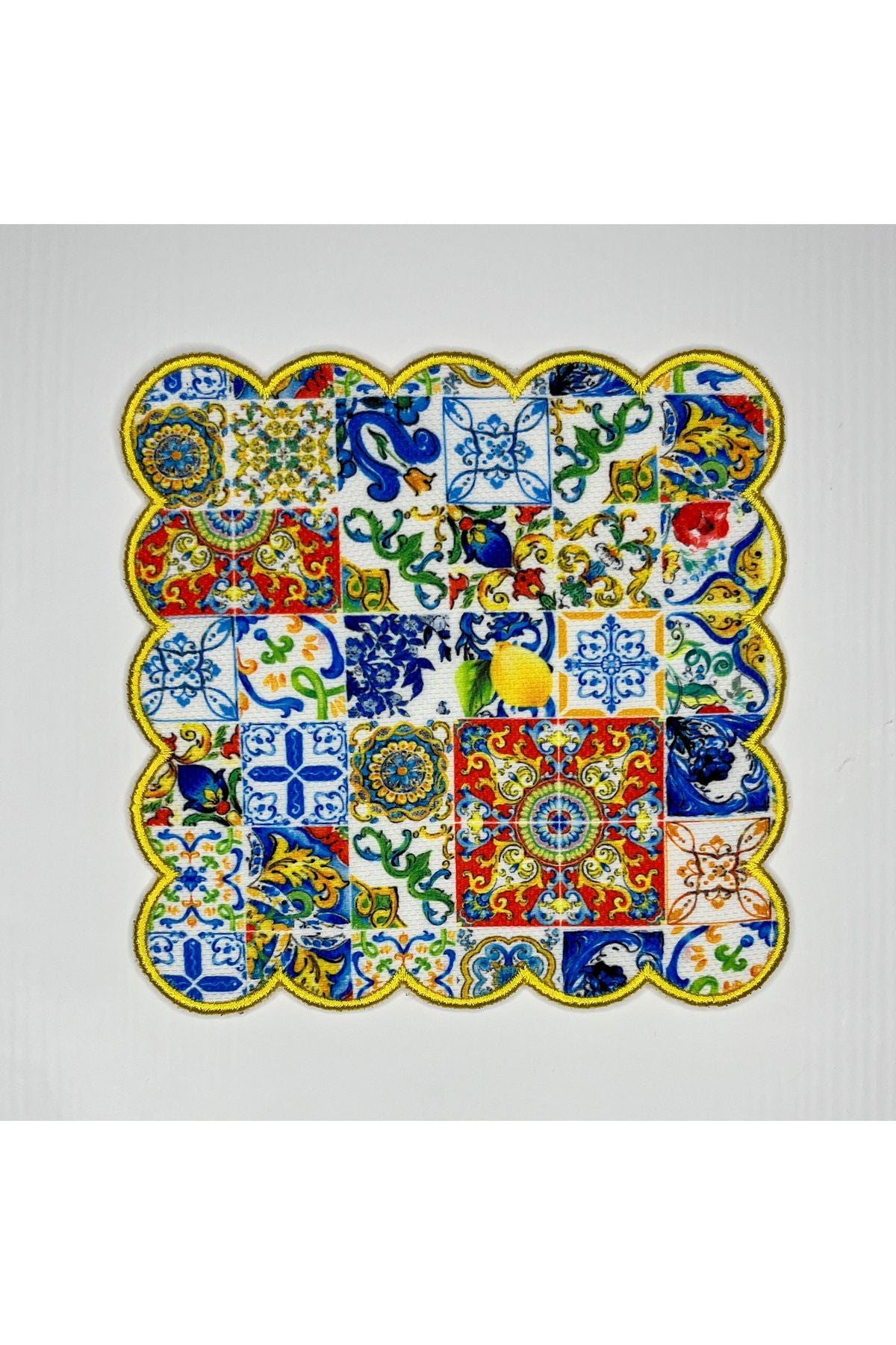 Sarı Nakışlı Çini Limon Desenli Dijital Baskılı, Kenarı Nakışlı Dekoratif Kokteyl Peçeteleri