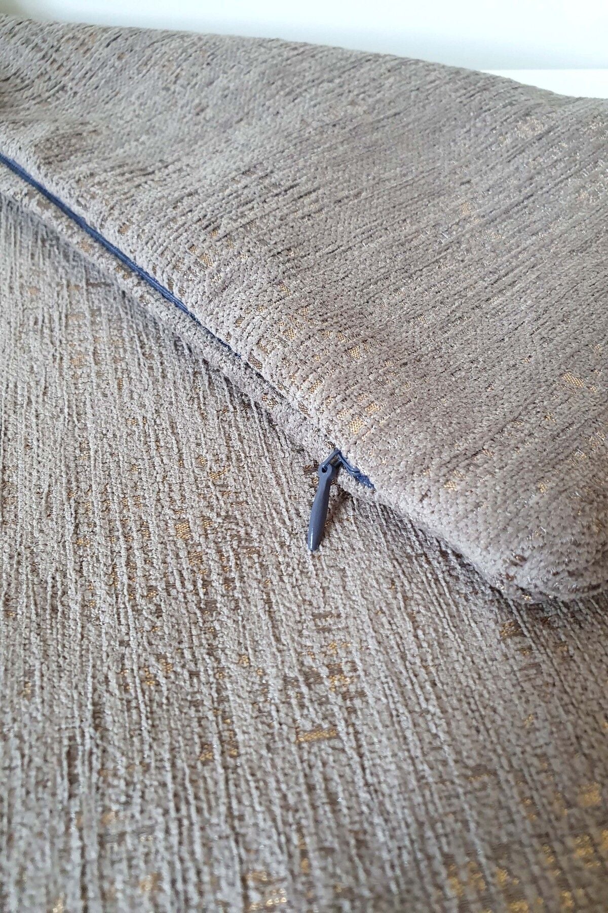 Kahverengi Kadife Simli Dokulu Fitilli Kırlent Kılıfı 43x43cm
