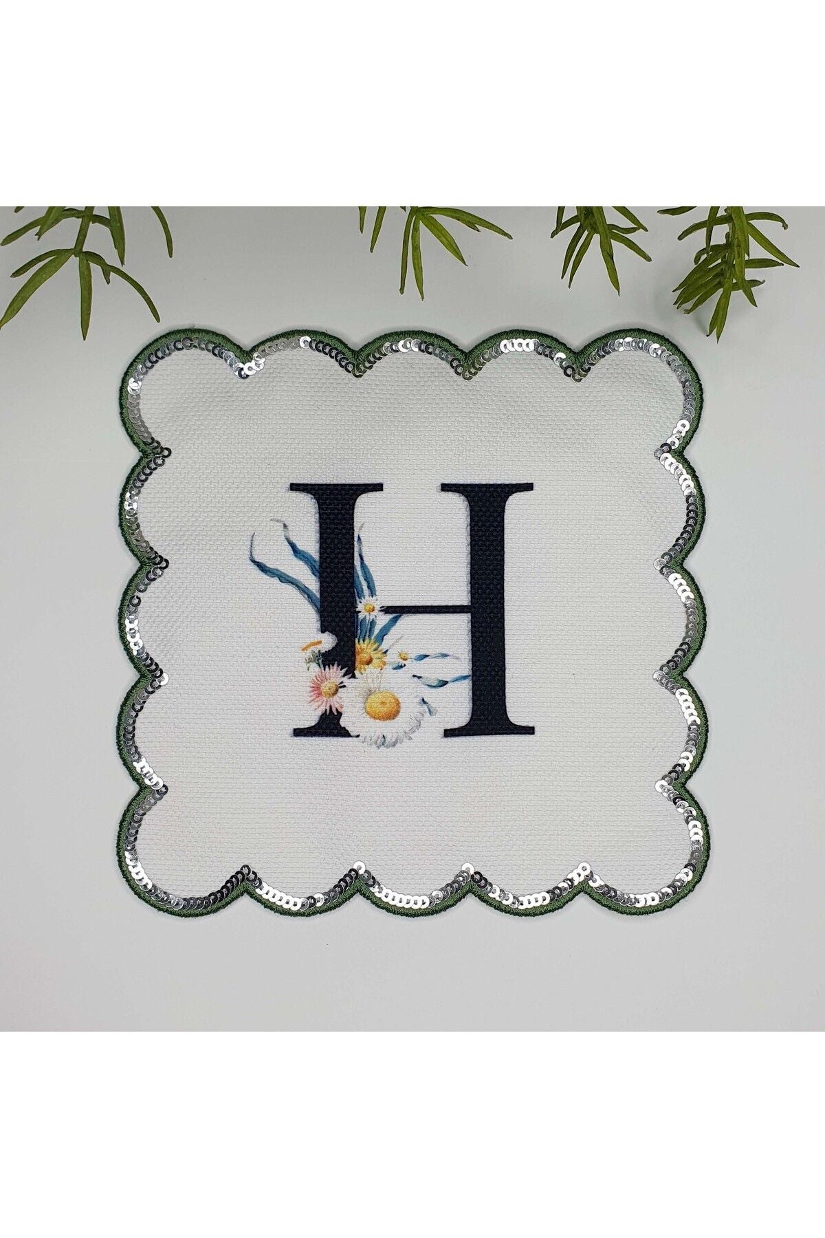 H Harfi Baskılı Kişiye Özel Pul İşlemeli Monogramlı Nakış Kenar Pullu Kokteyl Peçetesi 1 Adet