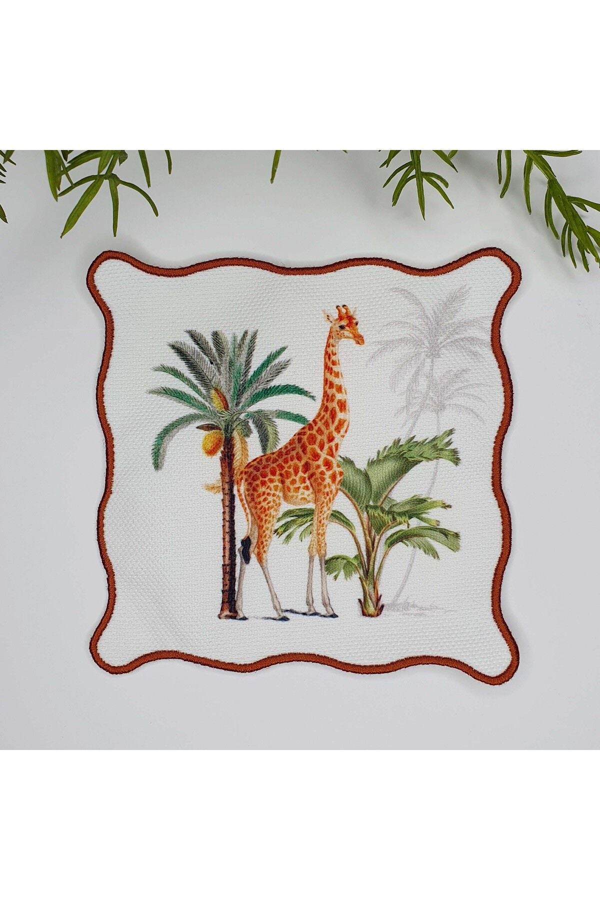 Sulu Boya Zürafa ve Palmiye Ağaç Tasarımlı Nakış Kenar Kokteyl Peçetesi 1 Adet
