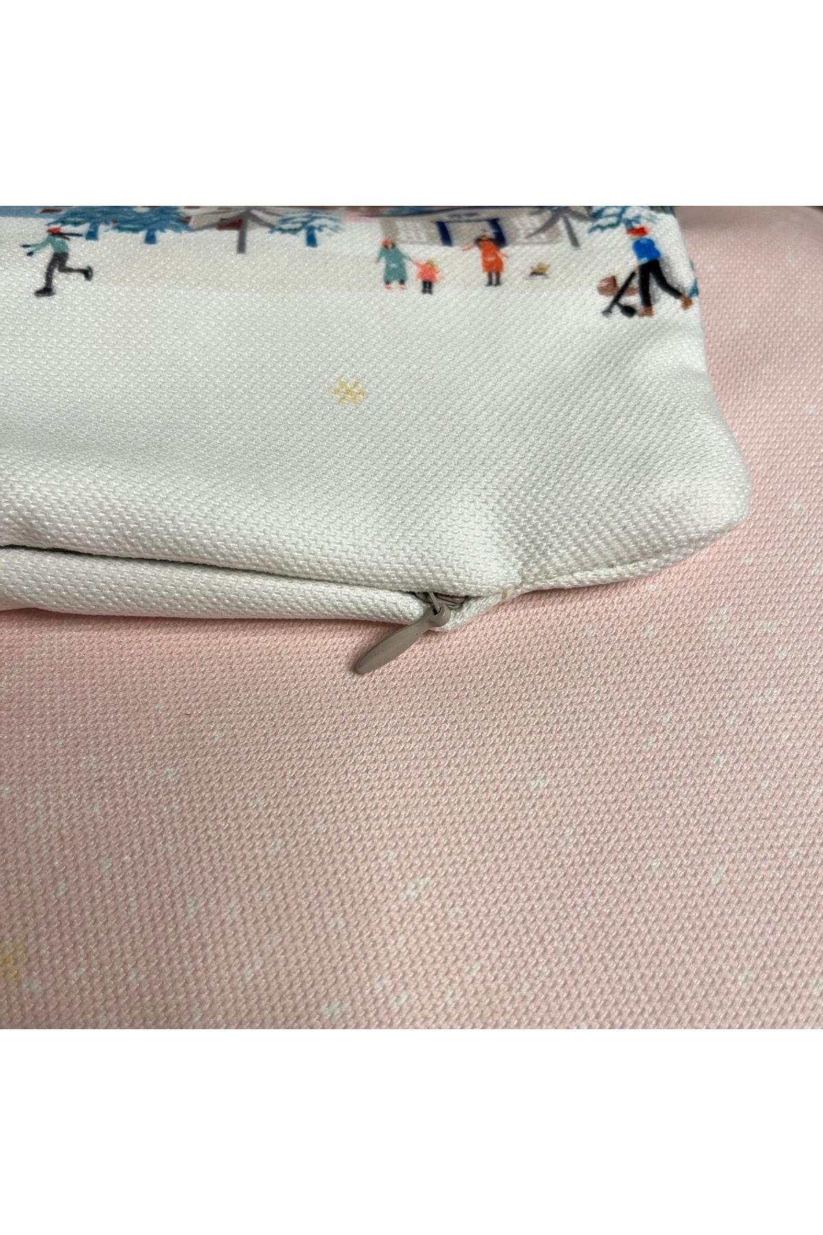 Pastel Pembe Kar Manzaralı Yılbaşı Kırlent Kılıfı