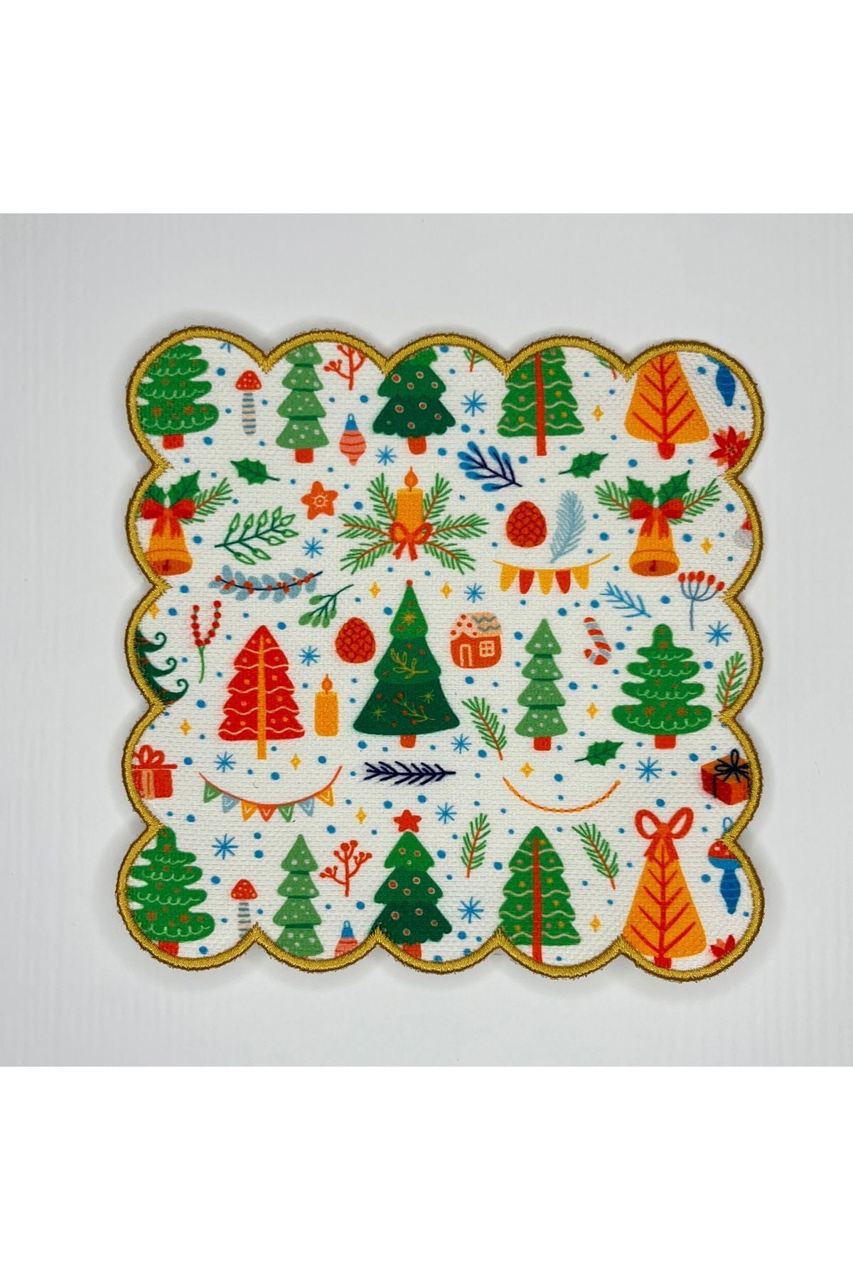 Kırmızı Yeşil Çam Ağaçları Yılbaşı Dijital Baskılı Kokteyl Peçetesi Nakış Kenar