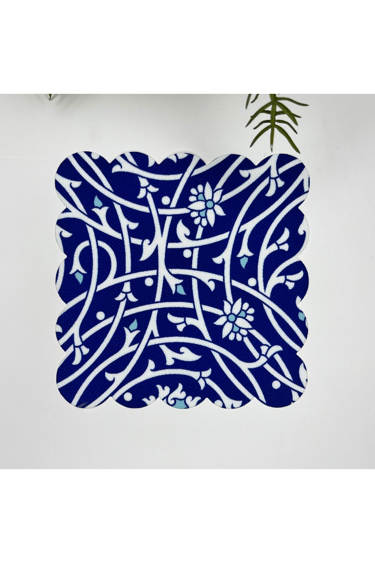 Mavi Zemin Oryantal Çini Çiçek Desenli  Lazer Kesim Kumaş Kokteyl Peçetesi 1 Adet