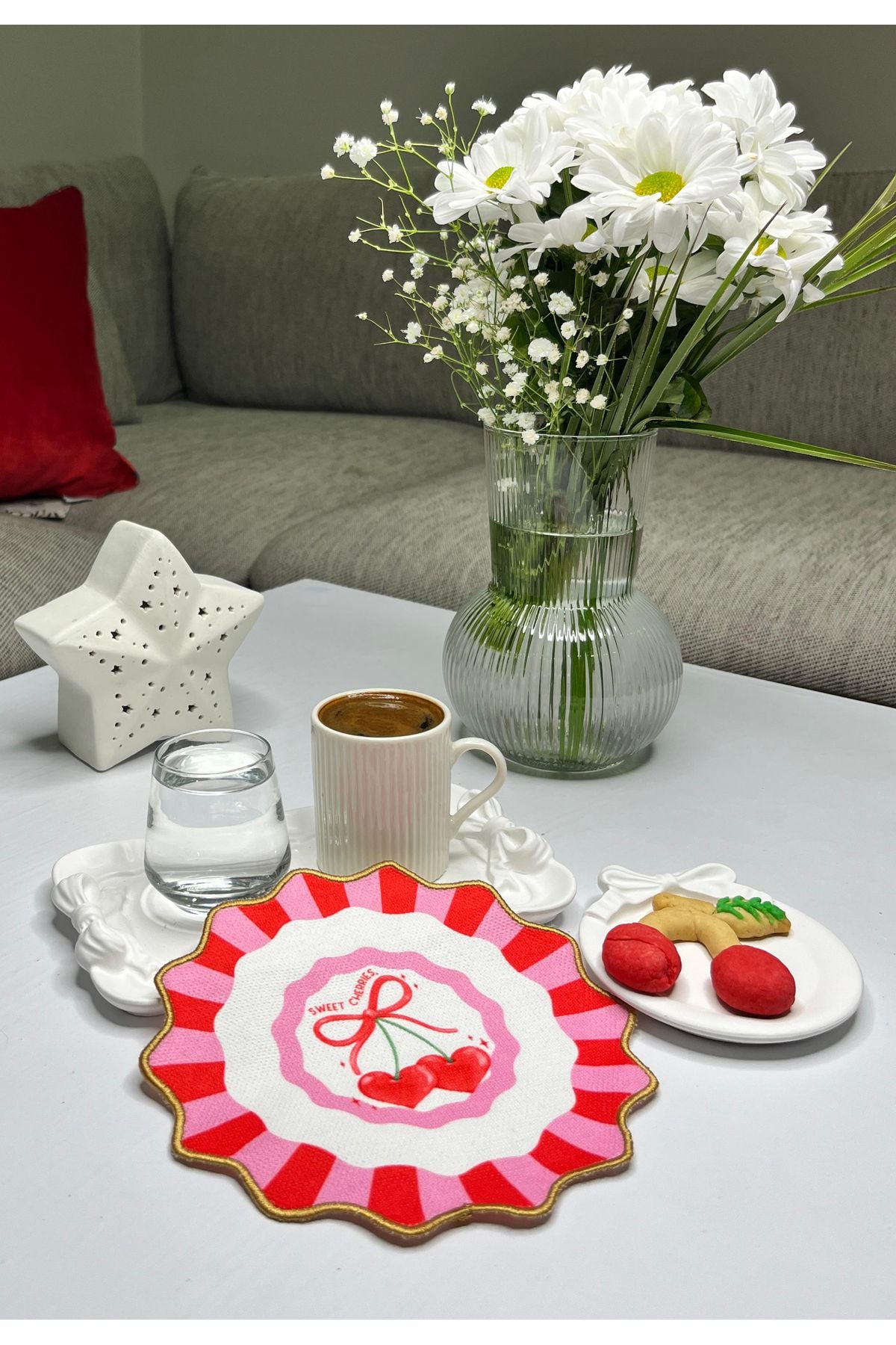 Pembe Kırmızı Dekoratif Kalp Vişne Tasarımlı Nakış Kenar Kokteyl Peçetesi 1 Adet