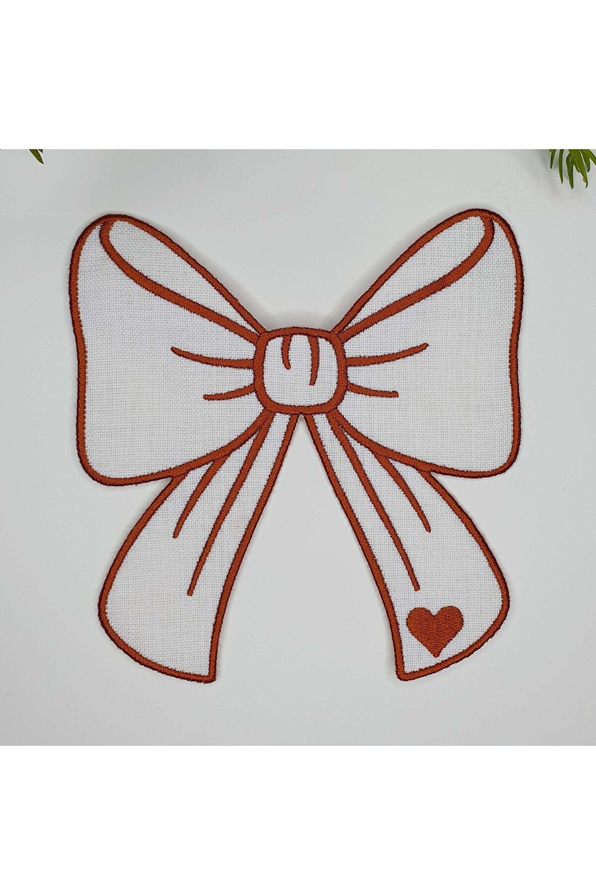 Tarçın Kurdele Şeklinde Kalp Desenli Nakışlı Kokteyl Peçetesi 1 Adet