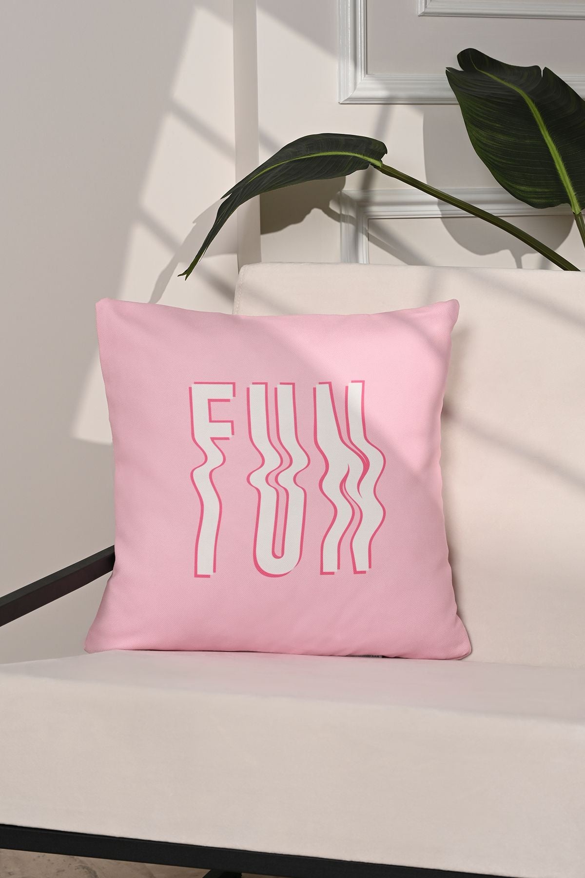Wavy Fun Dalga Yazı Efektli Pembe Kırlent Kılıfı – 43x43cm