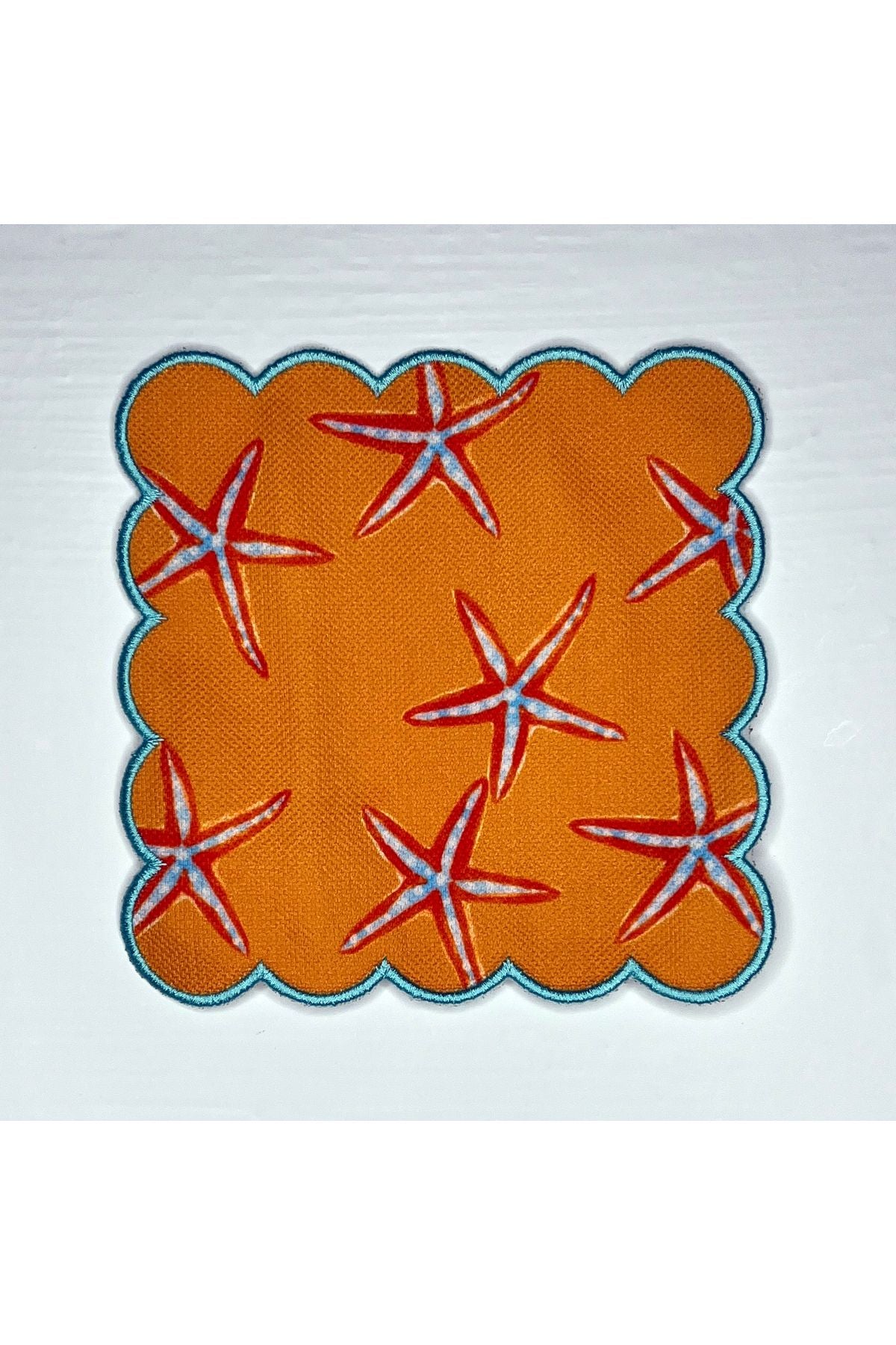 Turuncu Zemin Deniz Yıldızı Desenli Dijital Baskılı Nakışlı Kokteyl Peçetesi