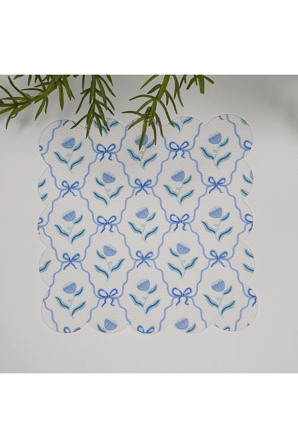 Pastel Mavi Zarif Finyoklar ve Dekoratif Çiçekli Lazer Kesim Kumaş Kokteyl Peçetesi 1 Adet