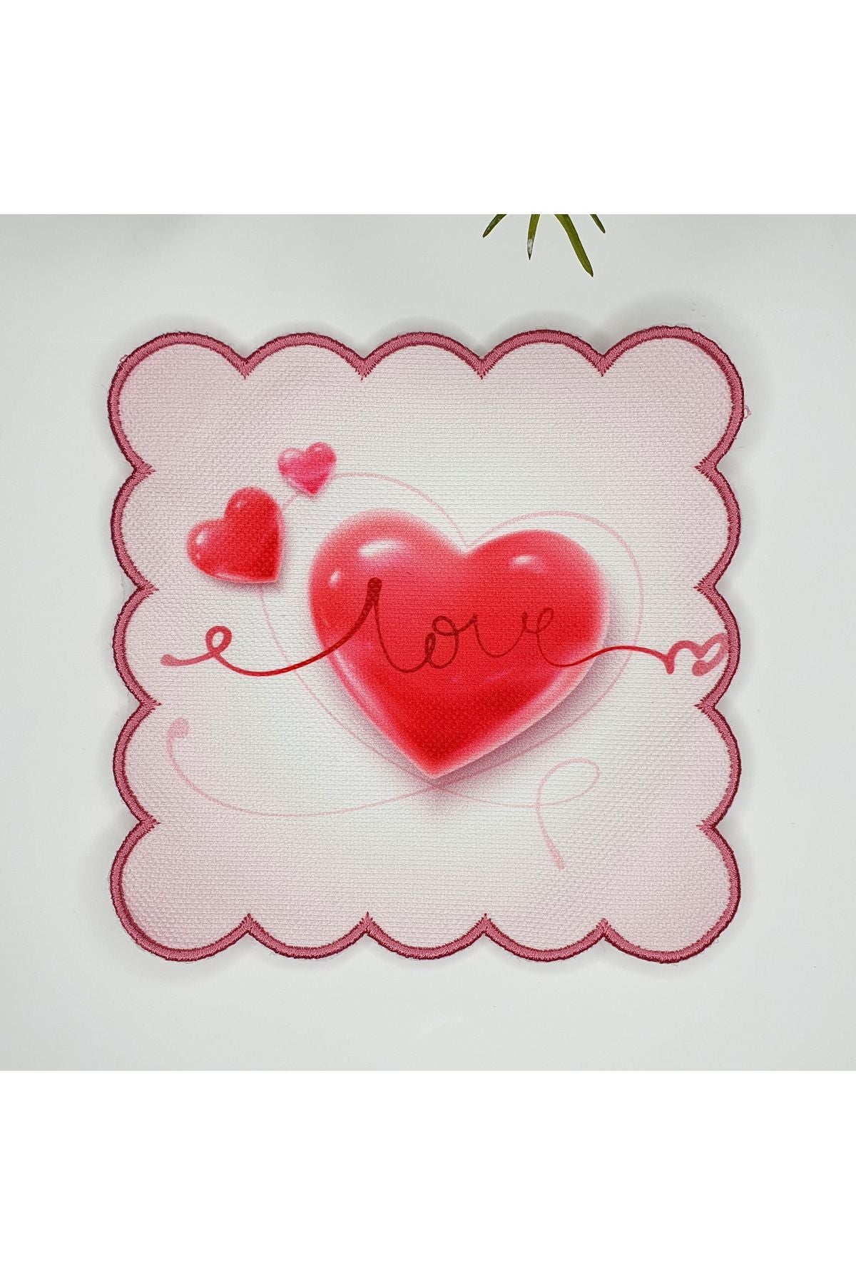 Kalp ve Love Yazı Baskılı Aşk Temalı Nakış Kenar Kumaş Kokteyl Peçetesi 1 Adet