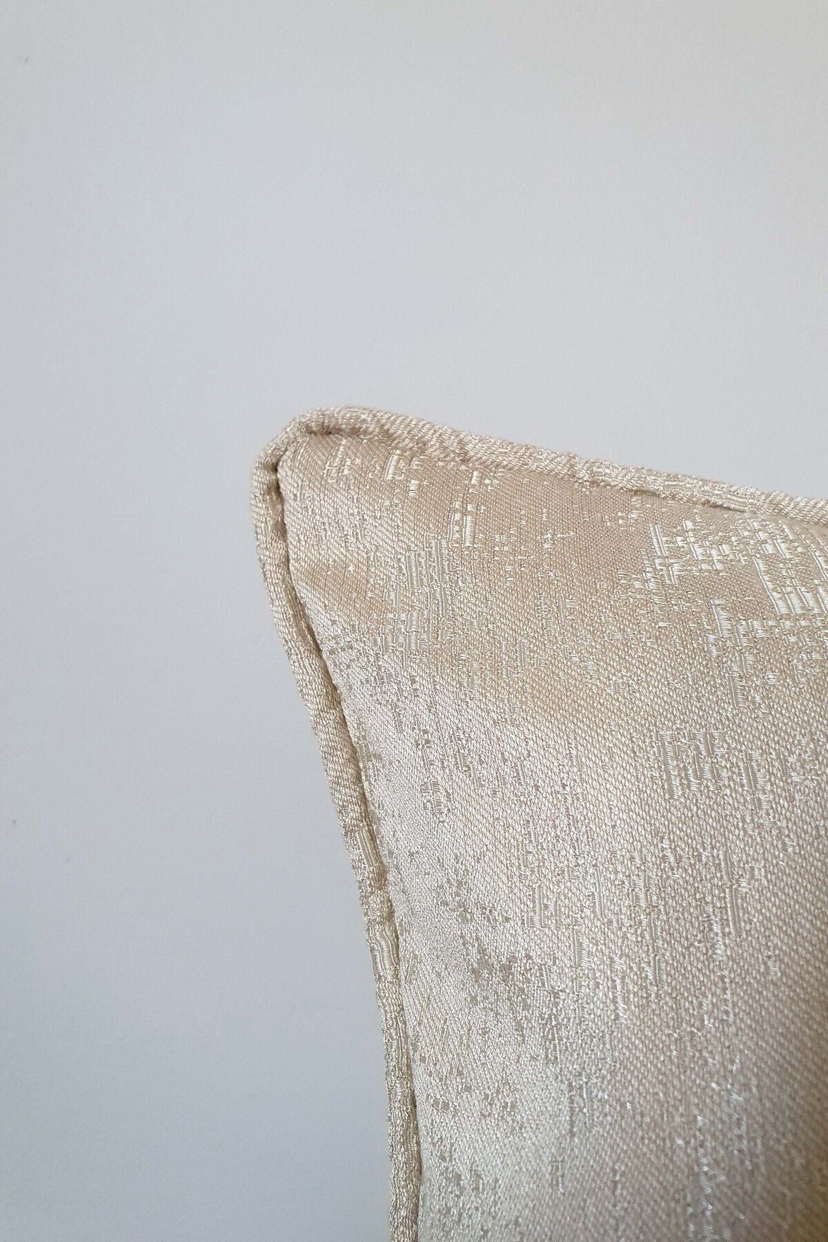 Krem Sim Efektli Fitilli Kırlent Kılıfı 43x43cm