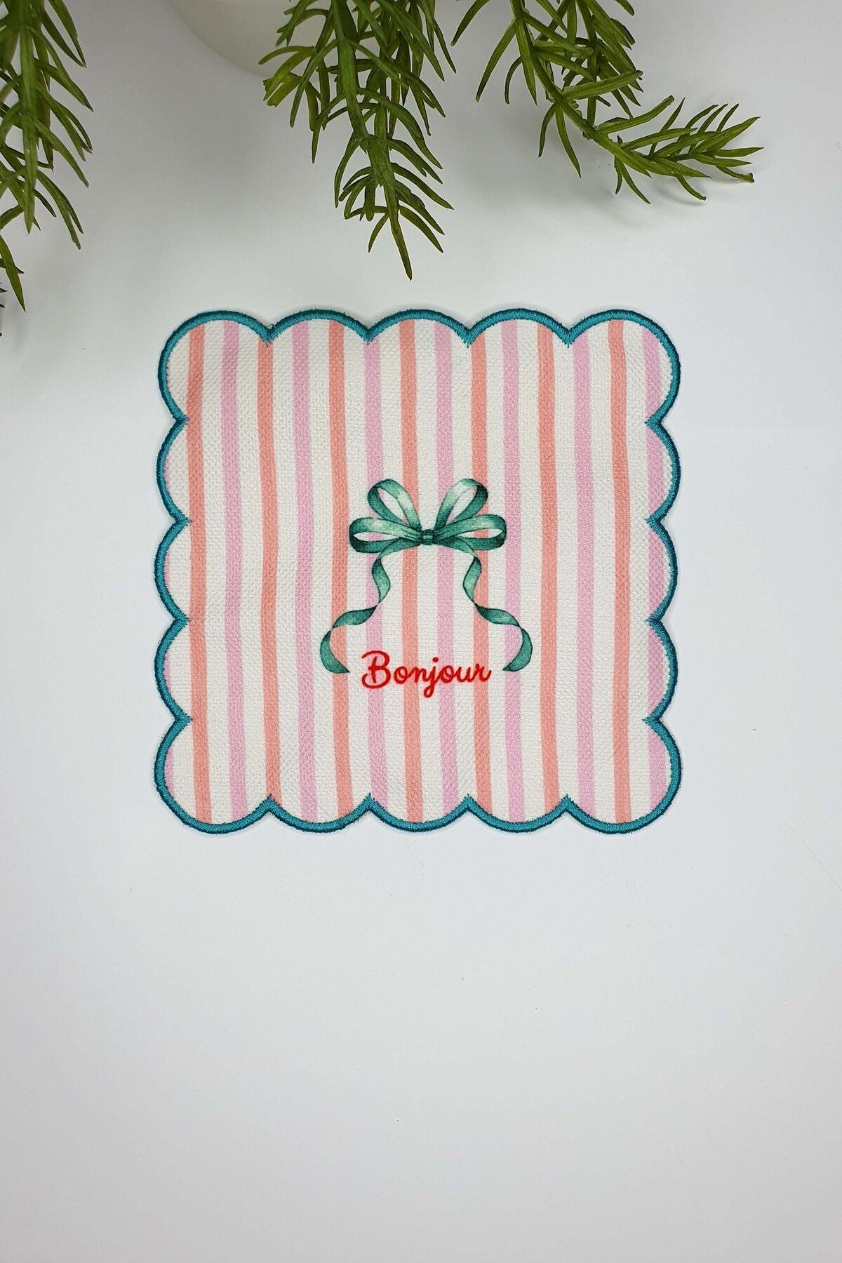 Bonjour Pembe Çizgili Fiyonk Desenli Nakış Kenar Kokteyl Peçetesi 1 Adet