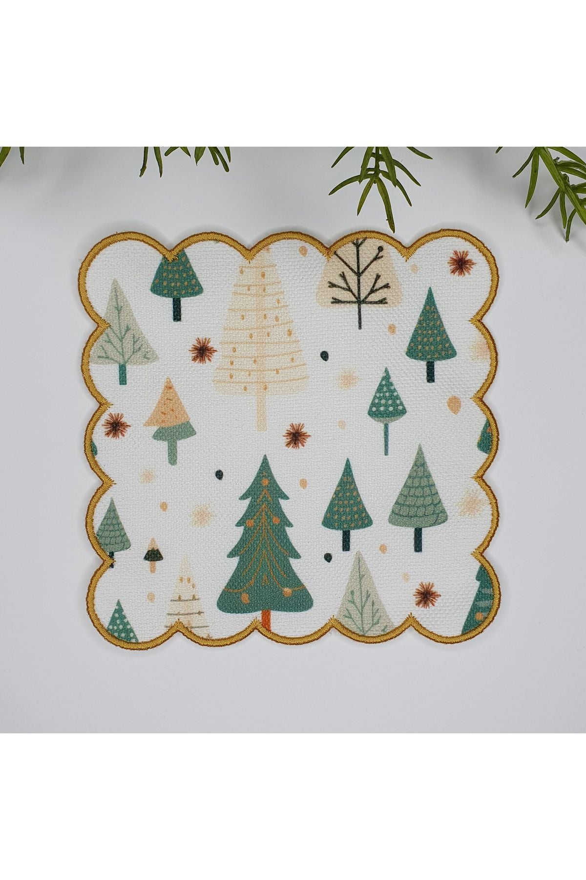 Elegant Çam Ağaçları Yılbaşı Temalı Nakış Kenar Kokteyl Peçetesi 1 Adet