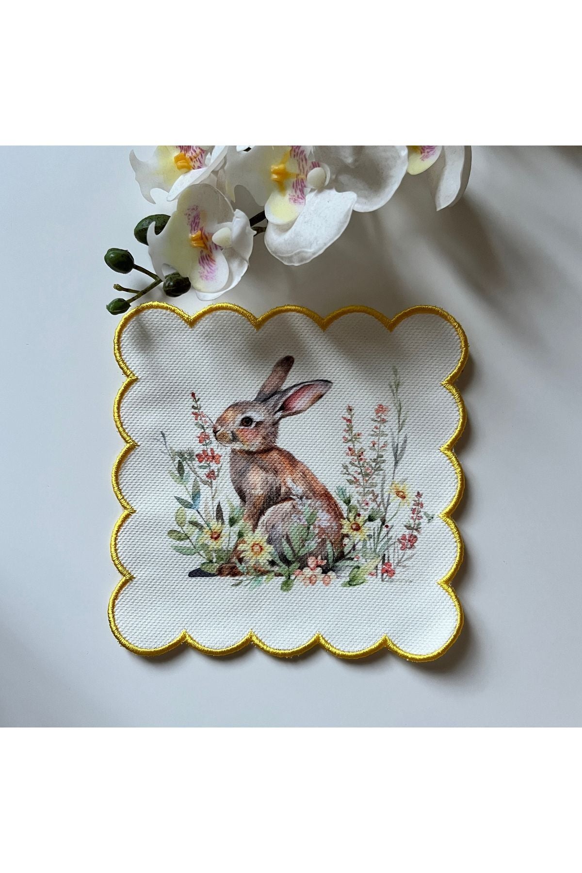 Sarı kenarlı Tavşan Desenli Dijital Baskılı, Kenarı  Nakışlı Dekoratif Kokteyl Peçeteleri