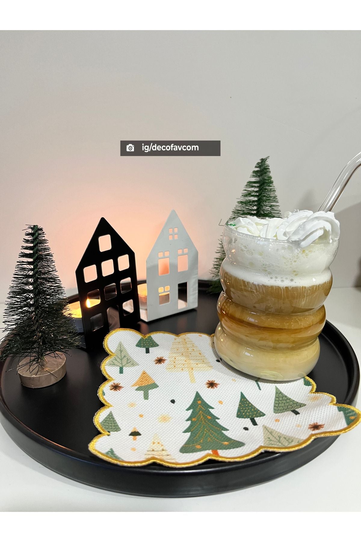 Elegant Çam Ağaçları Yılbaşı Temalı Nakış Kenar Kokteyl Peçetesi 1 Adet