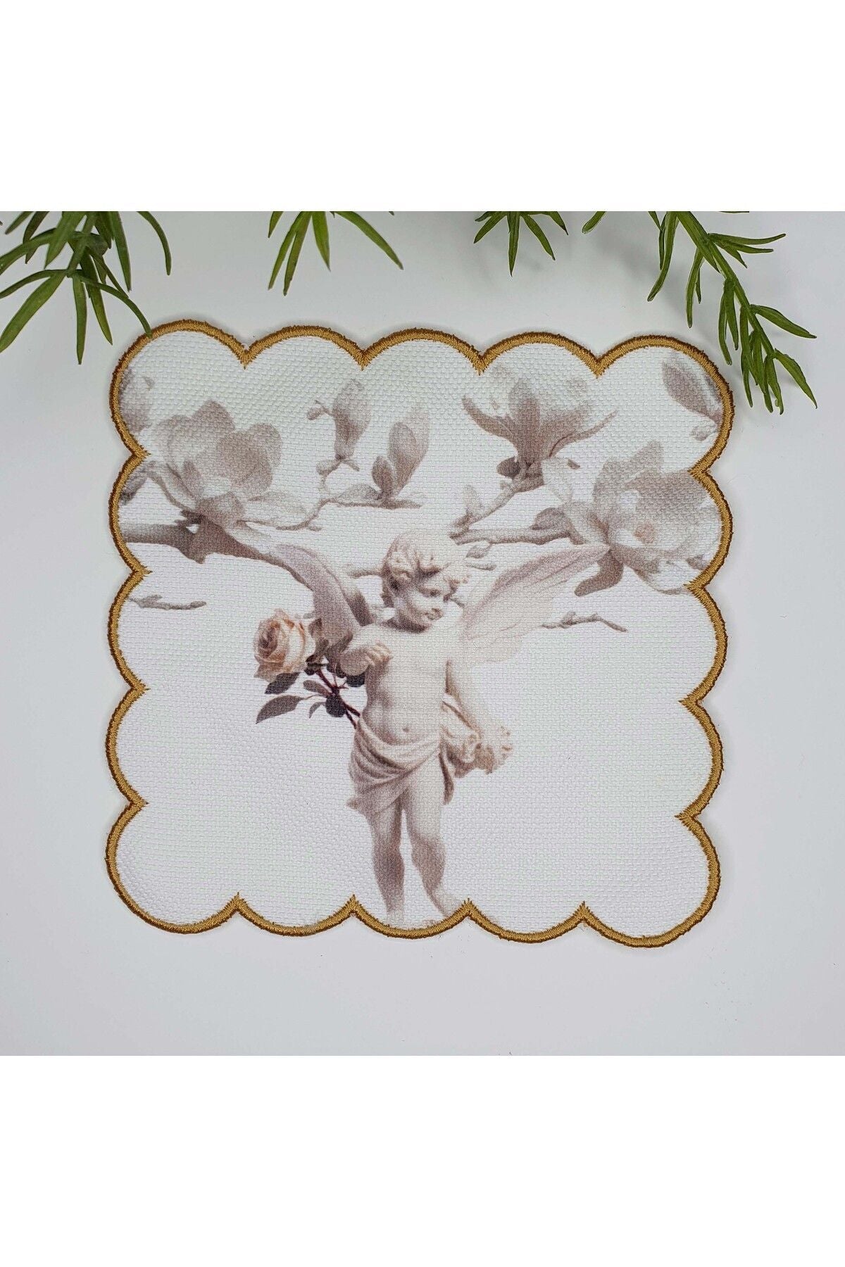 Melek Heykeli Gül Tutarken Nakış Kenar Yıkanabilir Kokteyl Peçetesi 1 Adet