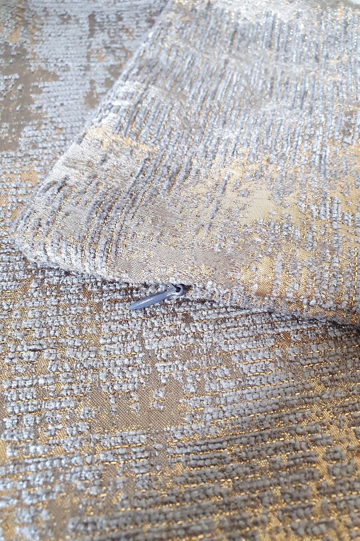 Metalik Dokulu Koyu Kırlent Kılıfı 43x43cm