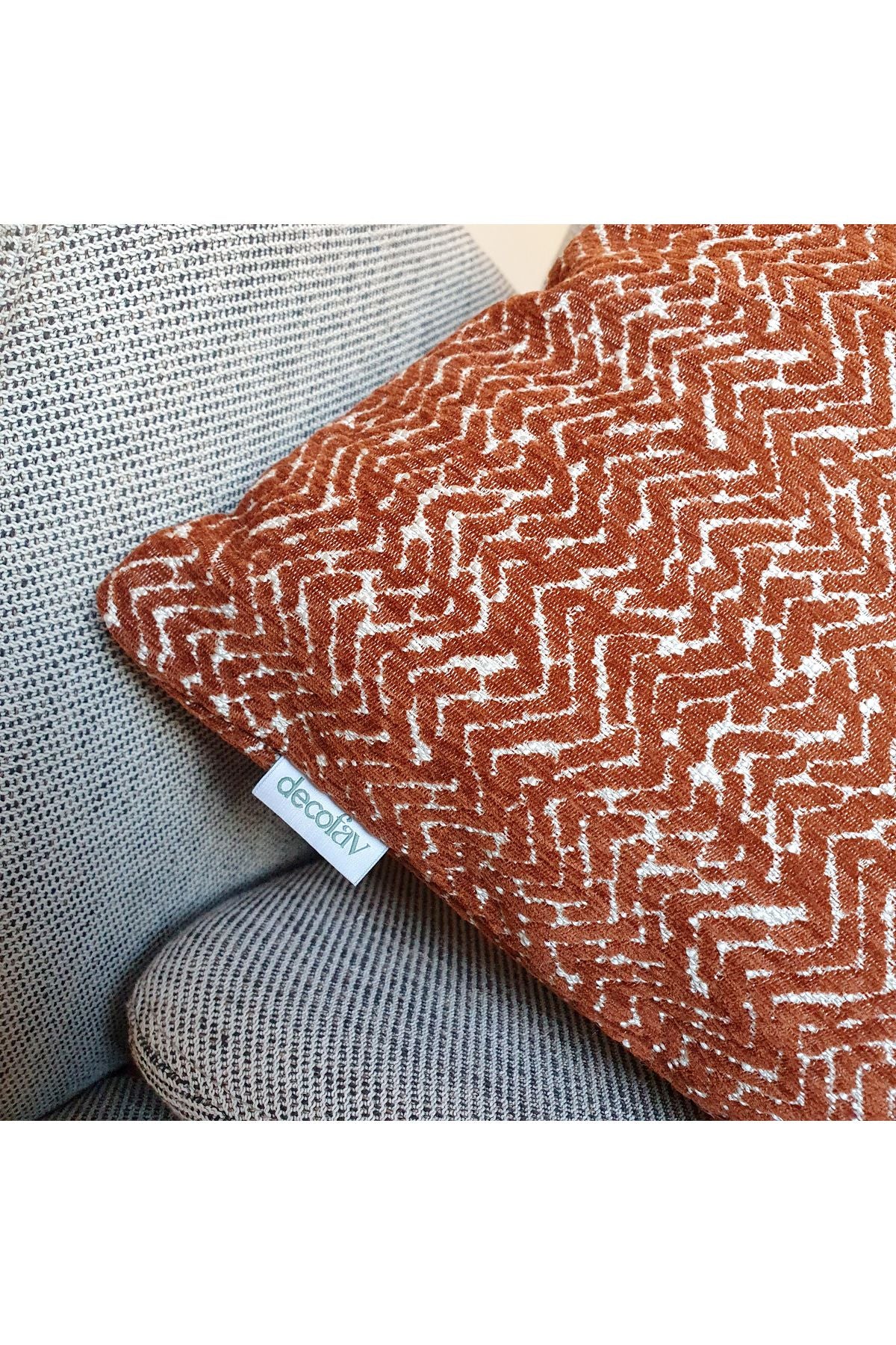 Jakarlı Zigzag Desen Kadife Kırlent Kılıfı Bakır Rengi