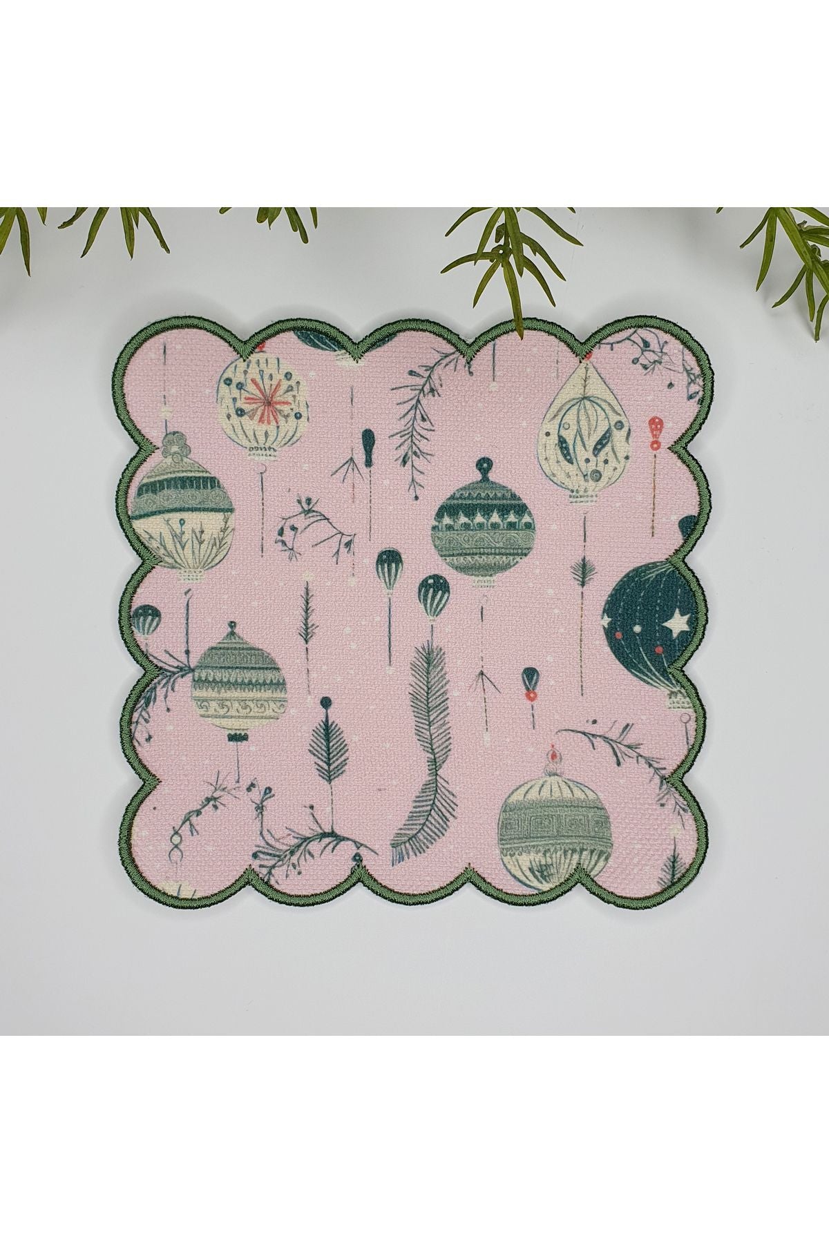 Pastel Pembe Yeşil Yılbaşı Süs Tasarmlı Nakış Kenar Kokteyl Peçetesi 1 Adet