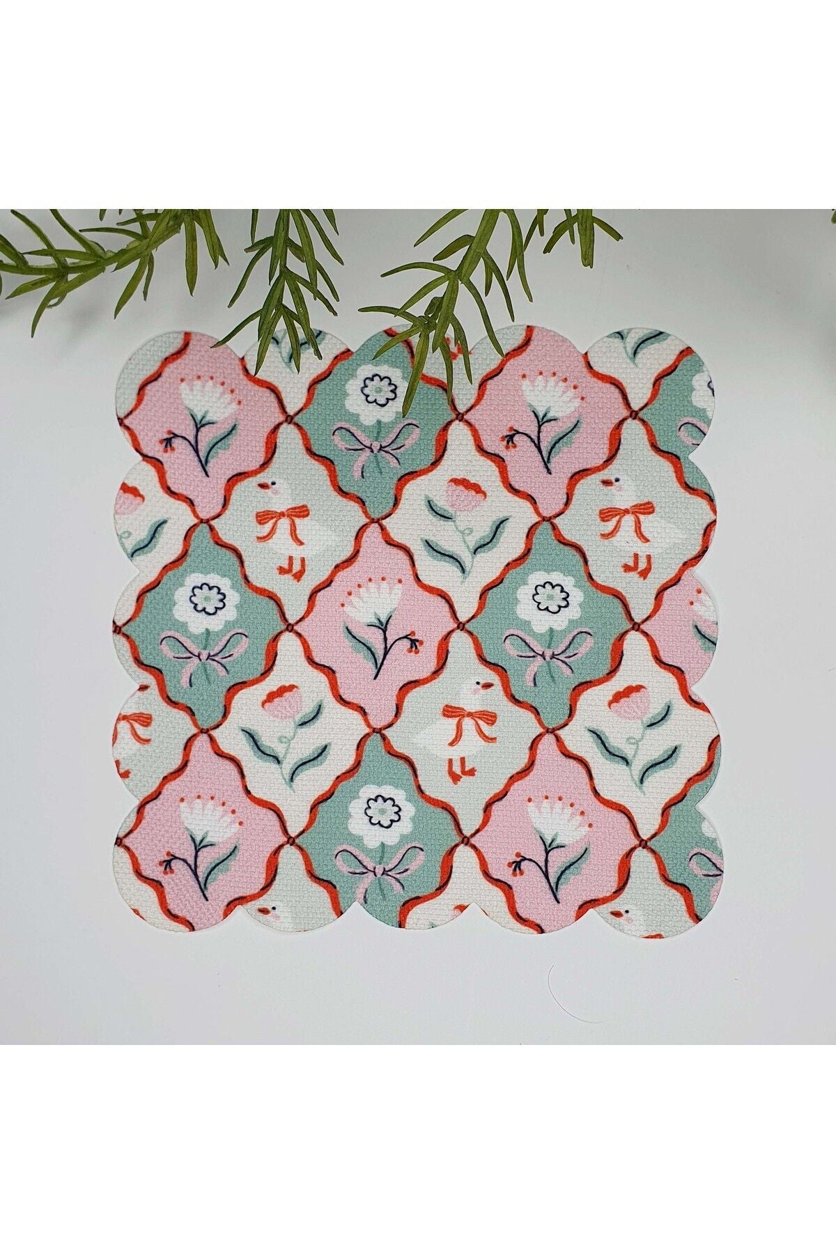 Zarif Çiçekler ve Dekoratif Fiyonk Desenli Lazer Kesim Kumaş Kokteyl Peçetesi 1 Adet