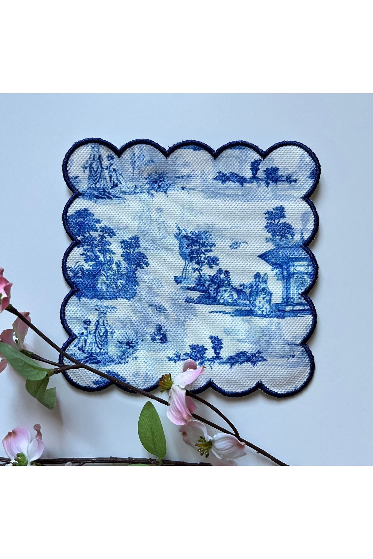 İstanbul Deseni Dijital Baskılı, Kenarı Lacivert Nakışlı Dekoratif Kokteyl Peçeteleri