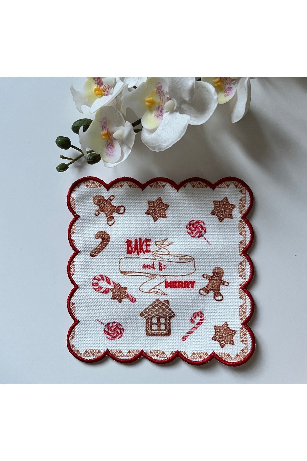 Kırmızı Nakış Kurabiye Desenli Dijital Baskılı, Kenarı  Nakışlı Dekoratif Kokteyl Peçeteleri