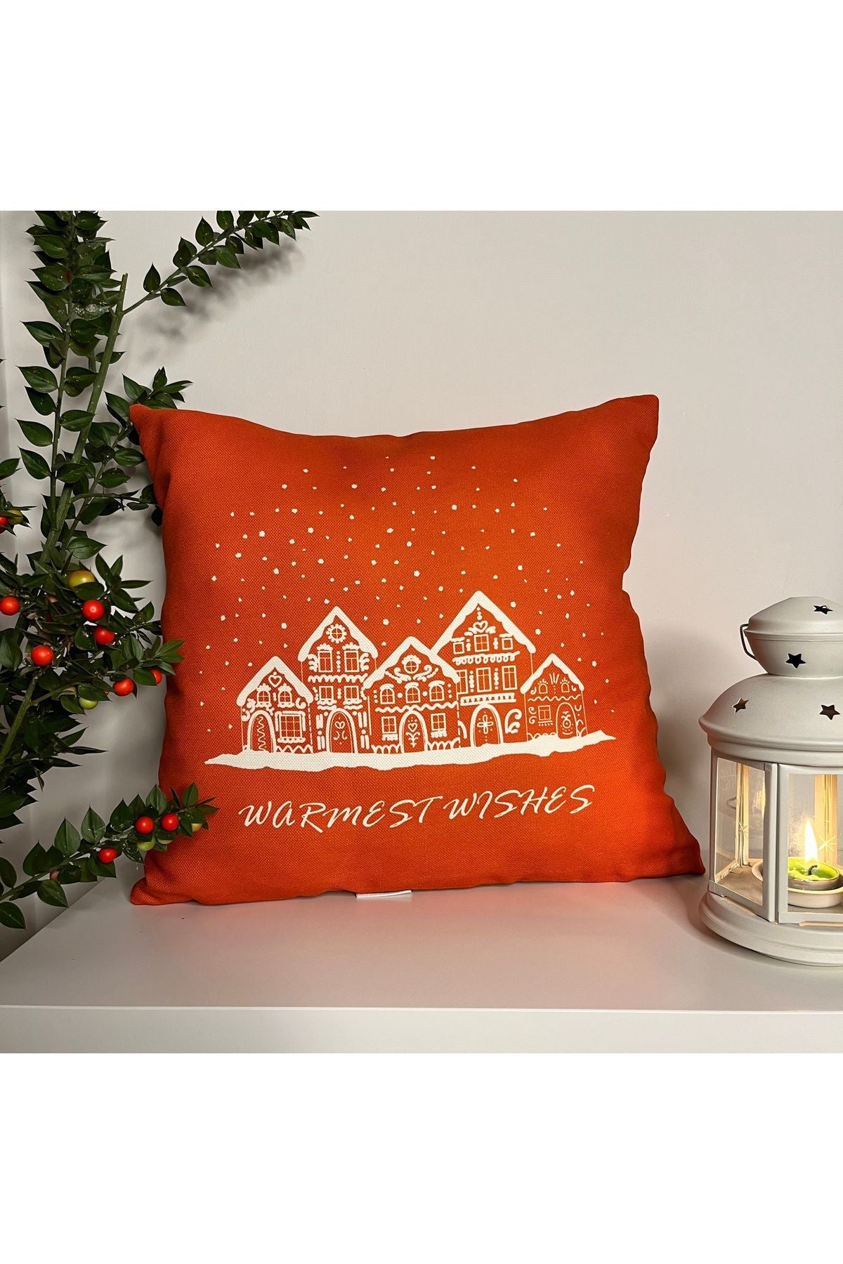 Warmest Wishes Sloganlı Ev Desenli Turuncu Kırlent Kılıfı