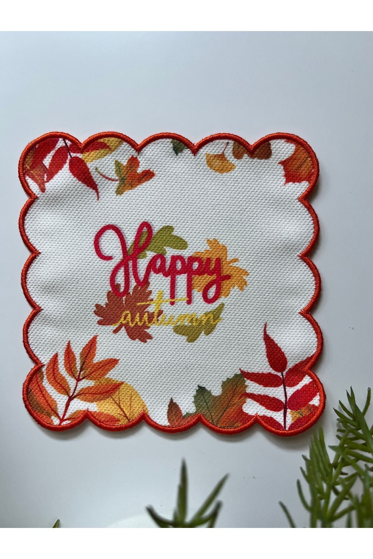 Happy Autumn Sonbahar Desenli  Dijital Baskılı, Kenarı Turuncu Nakışlı Dekoratif Kokteyl Peçeteleri