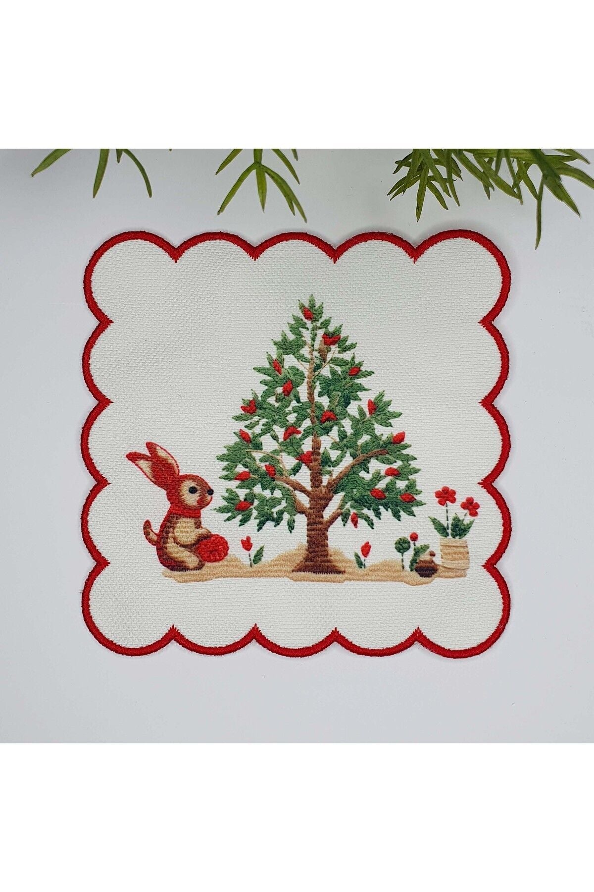 Şirin Tavşan ve Çam Ağacı Baskılı Nakış Kenar Kokteyl Peçetesi 1 Adet