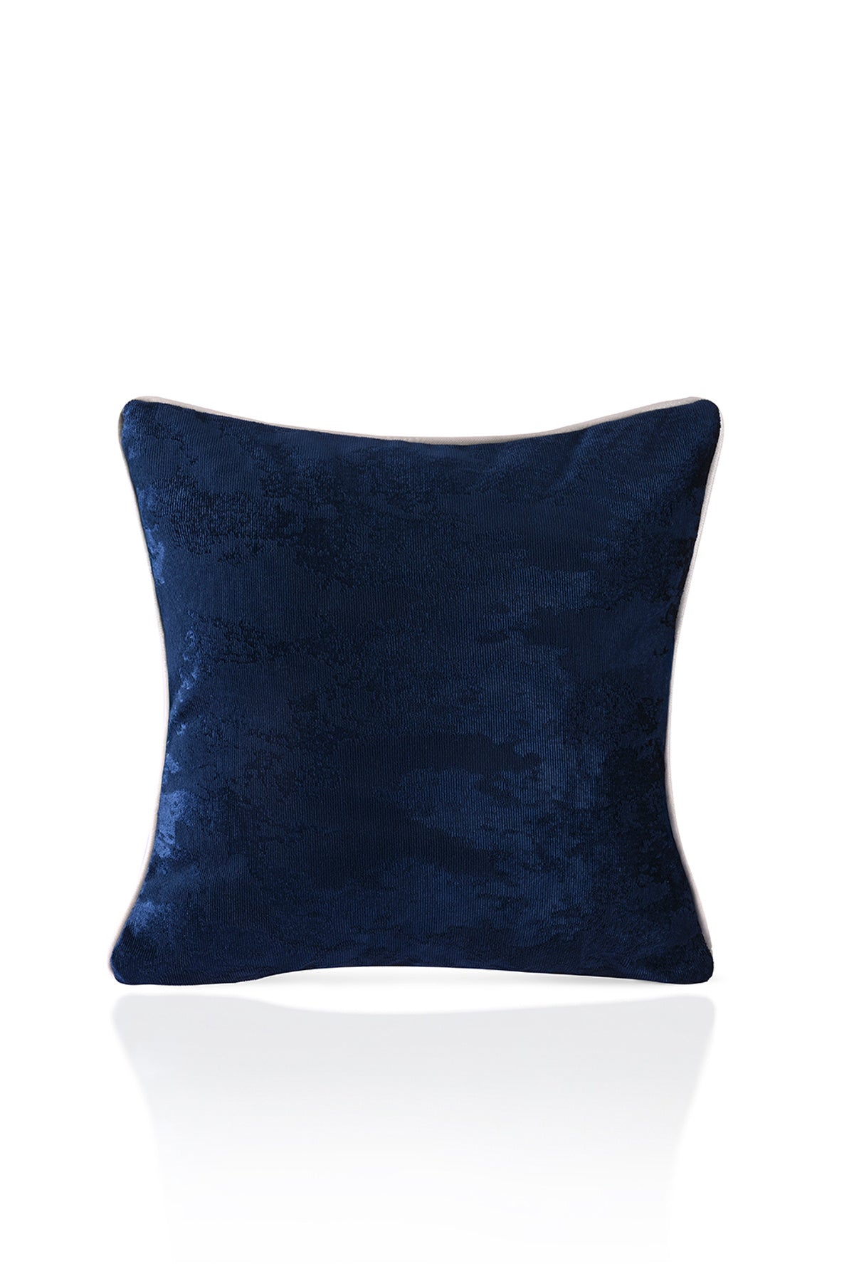 Deri Aplike Balık Tasarımlı Lacivert Kadife Kırlent Kılıfı 43x43cm