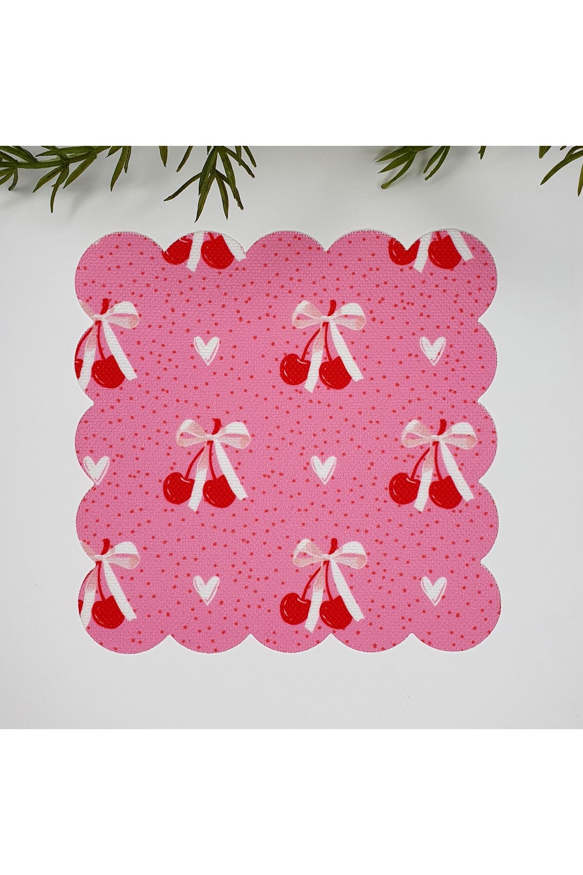 Pembe Zemin Kiraz ve Beyaz Kurdele Desenli Dekoratif Kumaş Kokteyl Peçetesi 1 Adet